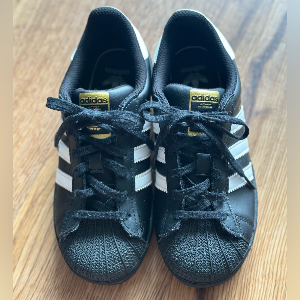ADIDAS ORIGINAL SUPERSTAR Boys, size 2 1/2